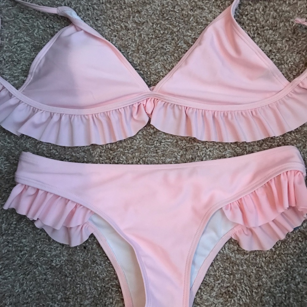 Pink bikini size L but fits 2-4. Cheeky